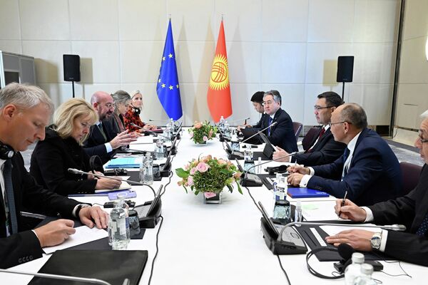 Президент Кыргызстана Садыр Жапаров встретился с главой Европейского совета Шарлем Мишелем в Астане - Sputnik Кыргызстан