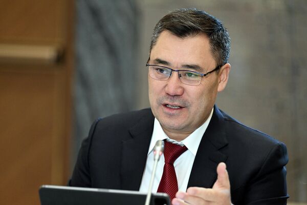 Анда тараптар Кыргызстан менен Европа биримдигине (ЕБ) мүчө-өлкөлөрдүн ортосундагы саясий, соода-экономикалык жана маданий-гуманитардык кызматташууну бекемдөөнүн актуалдуу багыттарын талкуулашкан. Ошондой эле аймактык коопсуздук маселеси боюнча пикир алмашкан - Sputnik Кыргызстан