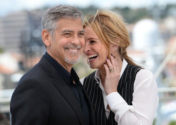 Джордж Клуни и Джулия Робертс на фотосессии перед премьерой фильма &quot;Финансовый монстр&quot; в Каннах - Sputnik Кыргызстан