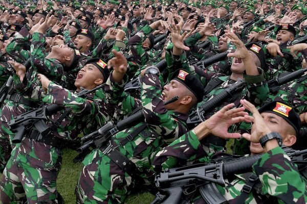 Индонезийские солдаты на учениях по обеспечению безопасности в рамках подготовки к саммиту G20 на острове Бали - Sputnik Кыргызстан