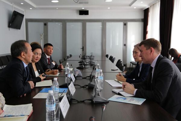 Они обсудили перспективы сотрудничества и планы реализации совместных проектов - Sputnik Кыргызстан