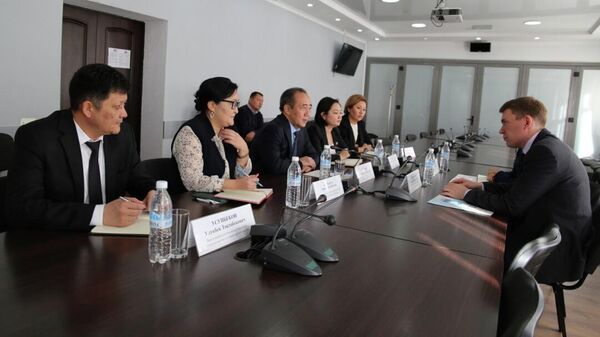 Эмгек министри Россотрудничествонун жетекчилиги менен жолукту - Sputnik Кыргызстан