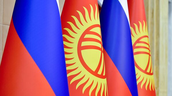 Флаги России и Кыргызстана - Sputnik Кыргызстан