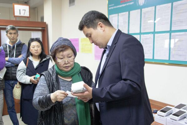 Для получения ККМ налогоплательщику необходимо подать заявку в территориальный налоговый орган по месту ведения экономической деятельности - Sputnik Кыргызстан