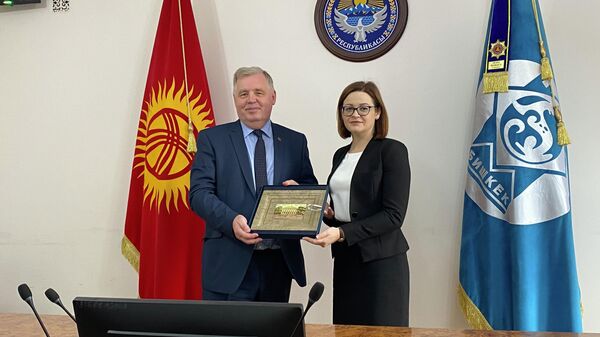 Церемония передачи дорожной карты сотрудничеству между Санкт-Петербургом и мэрией Бишкека на 2022–2026 годы - Sputnik Кыргызстан