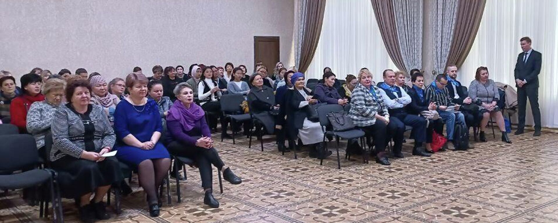Учителя из КР повысили квалификацию на курсах от специалистов РУДН - Sputnik Кыргызстан, 1920, 04.11.2022