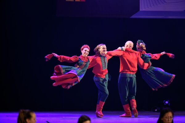 В Бишкеке прошел концерт Санкт-Петербургского театра песни и танца &quot;Морошка&quot; - Sputnik Кыргызстан