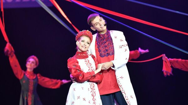 Артисты театра песни и танца из Санкт-Петербурга выступили в Бишкеке - Sputnik Кыргызстан