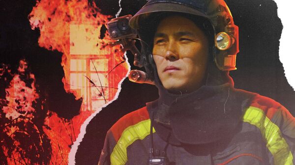 Ради просьбы мальчика я вернулся в горящий дом — будни пожарного из КР. Видео - Sputnik Кыргызстан