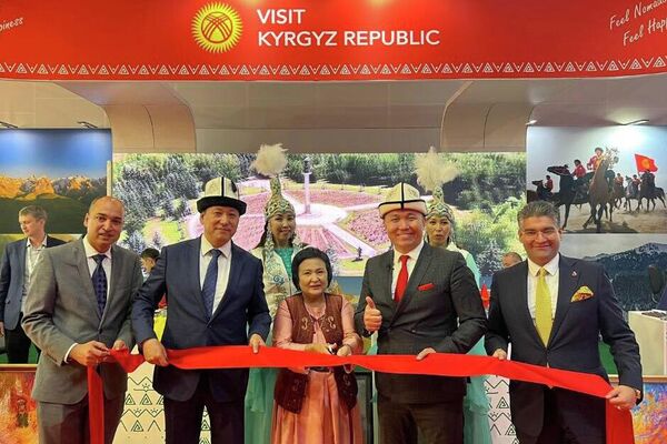 На выставке World Travel Market в Лондоне открылся павильон, посвященный природе Кыргызстана - Sputnik Кыргызстан