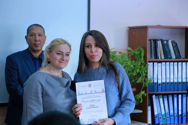 Мероприятие проводилось при поддержке мэрии Оша, Русского дома в Оше и Комитета по внешним связям Санкт-Петербурга - Sputnik Кыргызстан