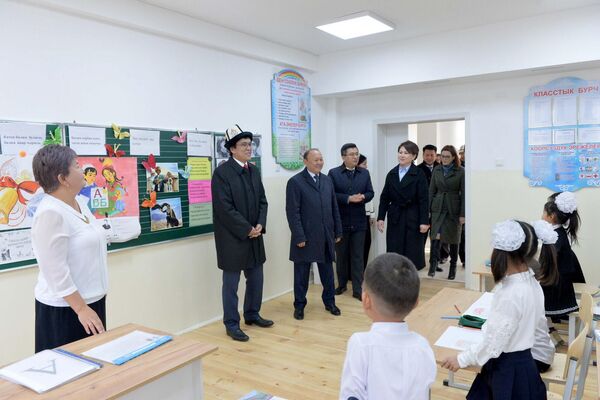 В бишкекском жилмассиве &quot;Ак-Ордо&quot; торжественно открыли школу № 102 - Sputnik Кыргызстан
