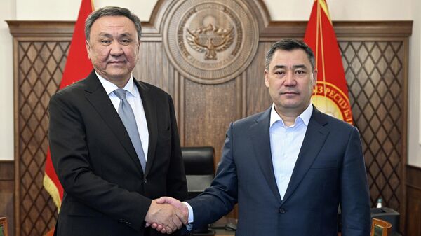 Встреча президента Садыра Жапарова и генсекретаря ОТГ Кубанычбека Омуралиева - Sputnik Кыргызстан