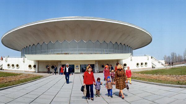 Здание цирка в городе Фрунзе - Sputnik Кыргызстан