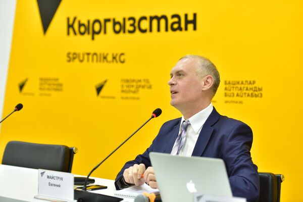 Майструк объяснил будущим журналистам, как сделать любую тему интересной для слушателей и поделился советами для тех, кто хочет попробовать свои силы на радио - Sputnik Кыргызстан