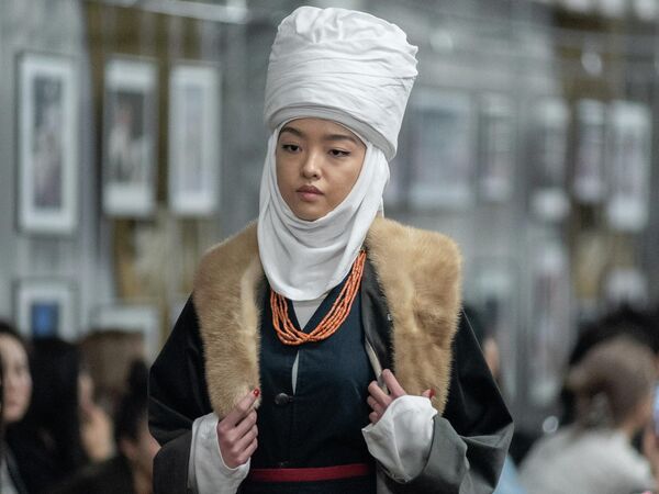 Участница показа Burana Fashion Week 2022 - Sputnik Кыргызстан