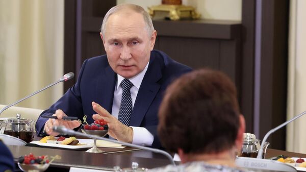 Президент РФ В. Путин встретился с матерями военнослужащих - участников СВО - Sputnik Кыргызстан