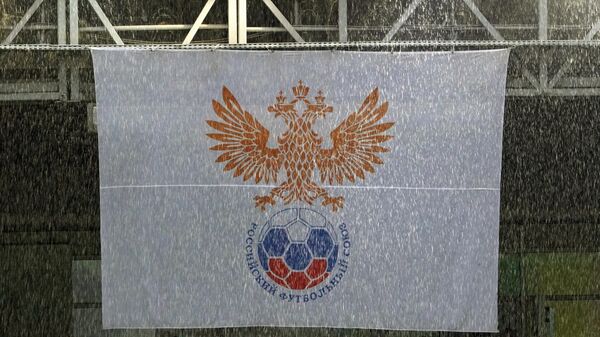 Флаг с логотипом Российского футбольного союза (РФС). Архивное фото - Sputnik Кыргызстан