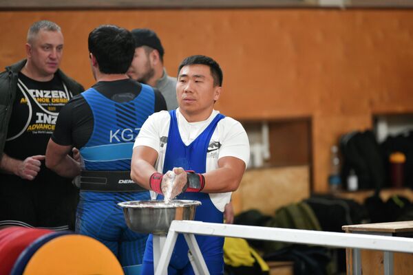 Турнир проходил в спортивном зале одной из столичных школ - Sputnik Кыргызстан