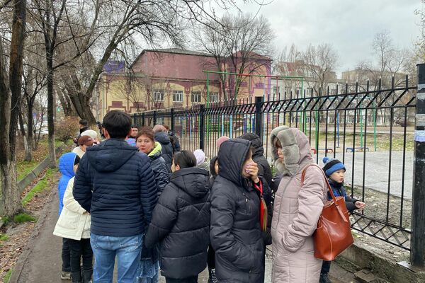 В столичной школе № 67 прошла эвакуация учеников и учителей - Sputnik Кыргызстан