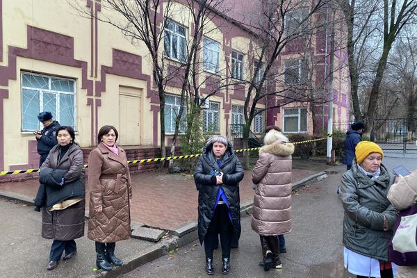 Милиция выехала в школу № 67 - Sputnik Кыргызстан