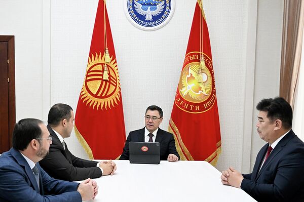Глава Кыргызстана Садыр Жапаров сегодня, 5 декабря, принял президента Международной ассоциации бокса (IBA, ранее известна была как AIBA) Умара Кремлева - Sputnik Кыргызстан
