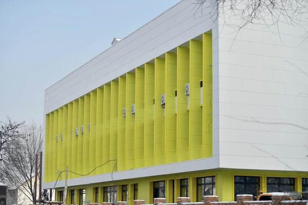На проспекте Жибек Жолу построено новое здание — это реабилитационный центр для детей с ограниченными возможностями здоровья - Sputnik Кыргызстан