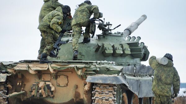 Мобилизованные военнослужащие проходят подготовку на полигоне в Костроме перед отправкой в зону спецоперации. - Sputnik Кыргызстан