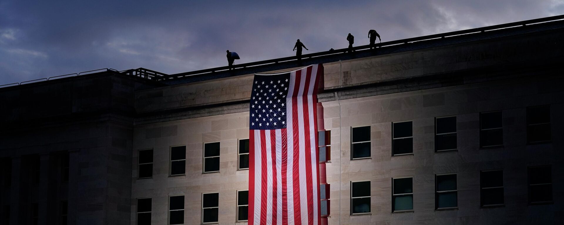 Флаг США развернут на здании Пентагона. Архивное фото - Sputnik Кыргызстан, 1920, 14.07.2023