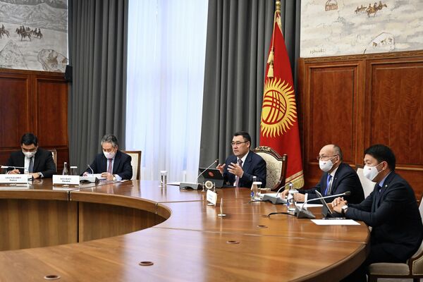 Президент Кыргызстана принял Ху Чуньхуа сегодня, 8 декабря. - Sputnik Кыргызстан