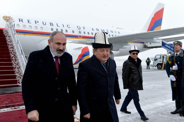 ...премьер-министр Армении Никол Пашинян... - Sputnik Кыргызстан