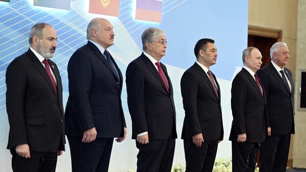 ЕАЭБ мамлекеттеринин лидерлери Бишкектеги саммит учурунда - Sputnik Кыргызстан