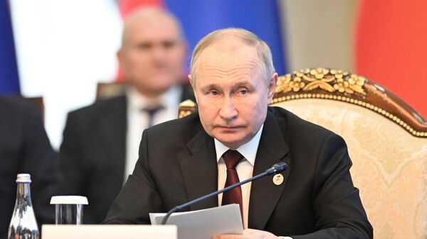 Президент РФ В. Путин принял участие в работе саммита ЕАЭС в Бишкеке - Sputnik Кыргызстан