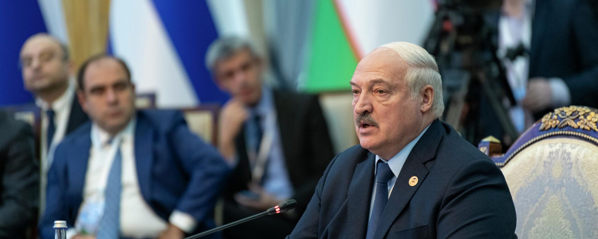 Президент Беларуси Александр Лукашенко выступает с речью во время саммита ЕАЭС в Бишкеке. 09 декабря 2022 года - Sputnik Кыргызстан, 1920, 09.12.2022