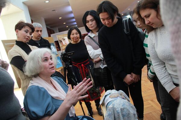 Мероприятие прошло 10 декабря в Кыргызском национальном музее изобразительных искусств имени Гапара Айтиева. - Sputnik Кыргызстан