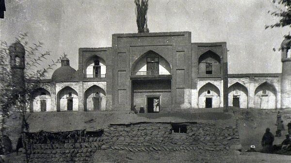 Оштогу Алымбек датканын медресеси. Архив - Sputnik Кыргызстан