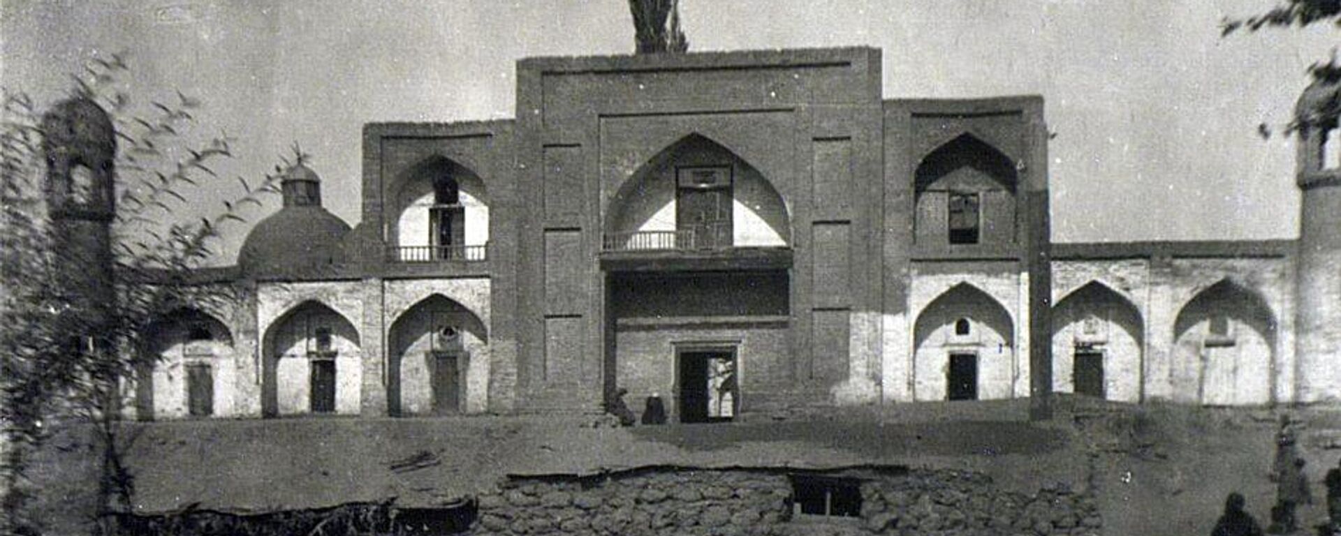 Оштогу Алымбек датканын медресеси. Архив - Sputnik Кыргызстан, 1920, 05.10.2025