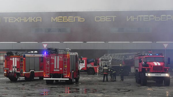 Пожар в торговом центре Стройпарк в Балашихе - Sputnik Кыргызстан