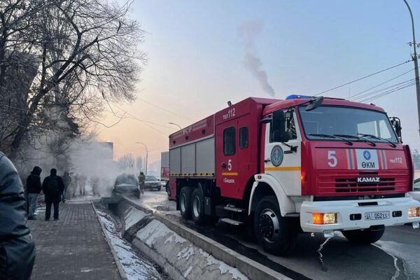 Возгорание произошло в 8:30 на улице Малдыбаева - Sputnik Кыргызстан
