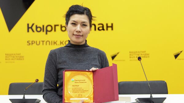 Sputnik Кыргызстан радиосунун алып баруучусу жана редактору Айтурган Сатиева - Sputnik Кыргызстан