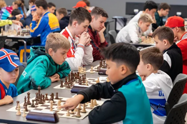Сборную КР на них представляли команда по мини-футболу и два шахматиста - Sputnik Кыргызстан
