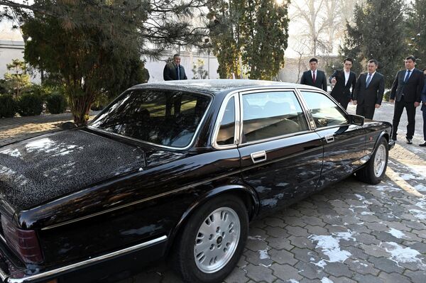 Президент Кыргызской Республики Садыр Жапаров посетил Дом-музей Чингиза Айтматова в Бишкеке - Sputnik Кыргызстан