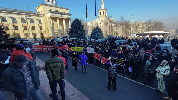 Бишкектеги гараж кооперативинин мүчөлөрү борбор калаа мэриясынын алдына митингге чыгышты - Sputnik Кыргызстан