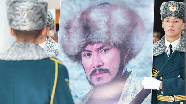 Өнөр даткасы өлгөндөй... Азиз Мурадилаев менен коштошуу зыйнатынан видео - Sputnik Кыргызстан