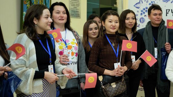 Студенты из Кыргызстана приняли участие в Международной школе молодых лидеров, которая прошла 13-15 декабря в Ереване на базе Армянского государственного педагогического университета - Sputnik Кыргызстан