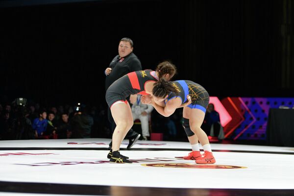 Спортсменки выступали в весовой категории до 68 кг. - Sputnik Кыргызстан