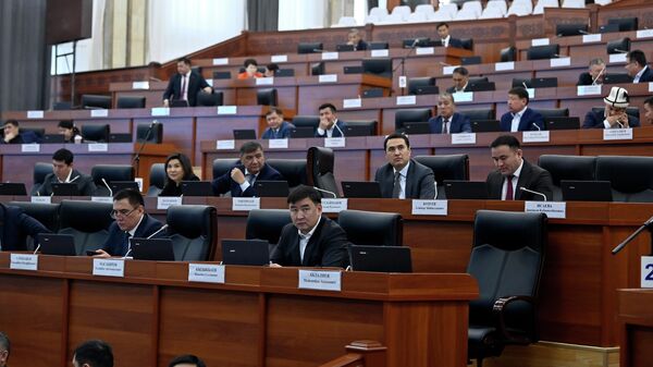 Жогорку Кеңештин депутаттары жыйын учурунда. Архив - Sputnik Кыргызстан