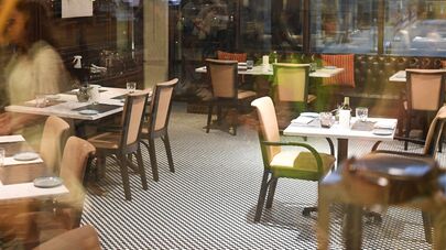 В Москве продлили запрет на ночную работу баров и ресторанов