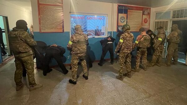 Задержание членов ОПГ и сотрудников милиции в Сузаке - Sputnik Кыргызстан