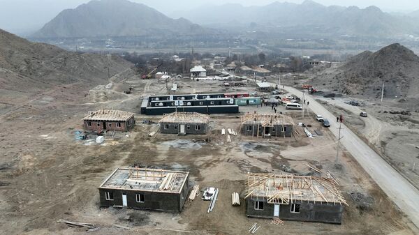 Строительство новых домов для жителей Баткенской области пострадавшим во время конфликта на границе. Архивное фото - Sputnik Кыргызстан